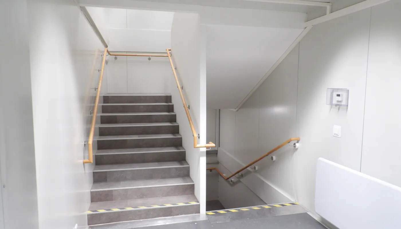 Algeco Innentreppe zweigeschossige Containerschule